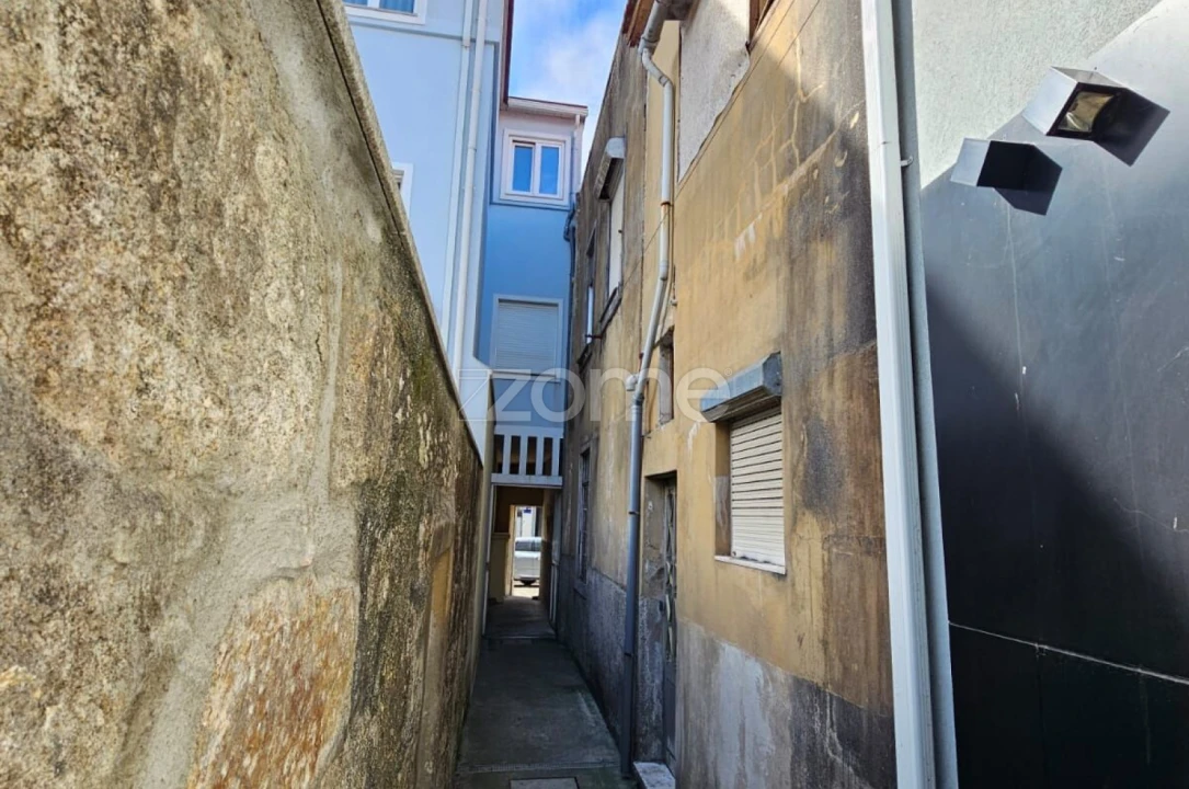 Moradia T4 para Venda em Paranhos Foto 7