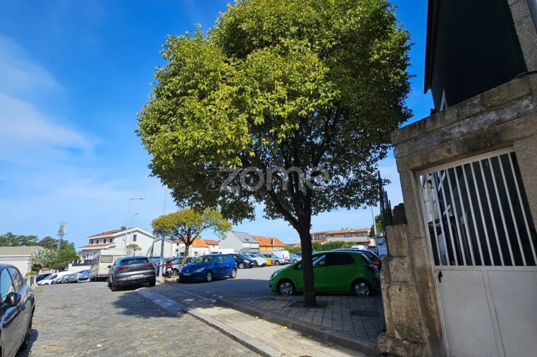 Moradia T4 para Venda em Paranhos Foto 10