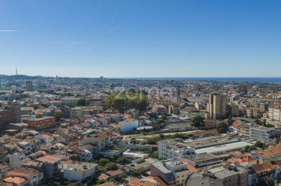 Moradia T4 para Venda em Paranhos