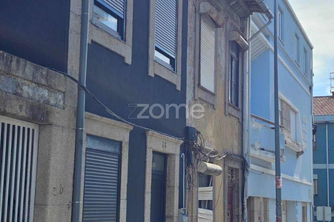 Moradia T4 para Venda em Paranhos Foto 3
