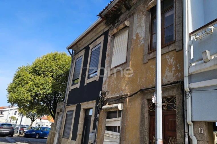 Moradia T4 para Venda em Paranhos Foto 2