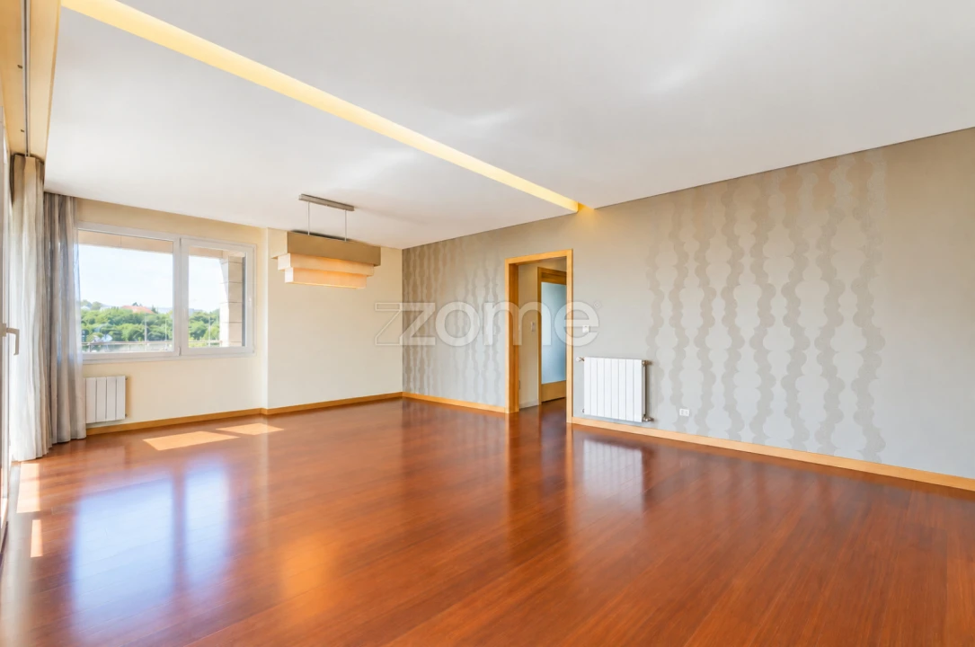 Apartamento T3 para Venda em Mafamude e Vilar do Paraíso Foto 1