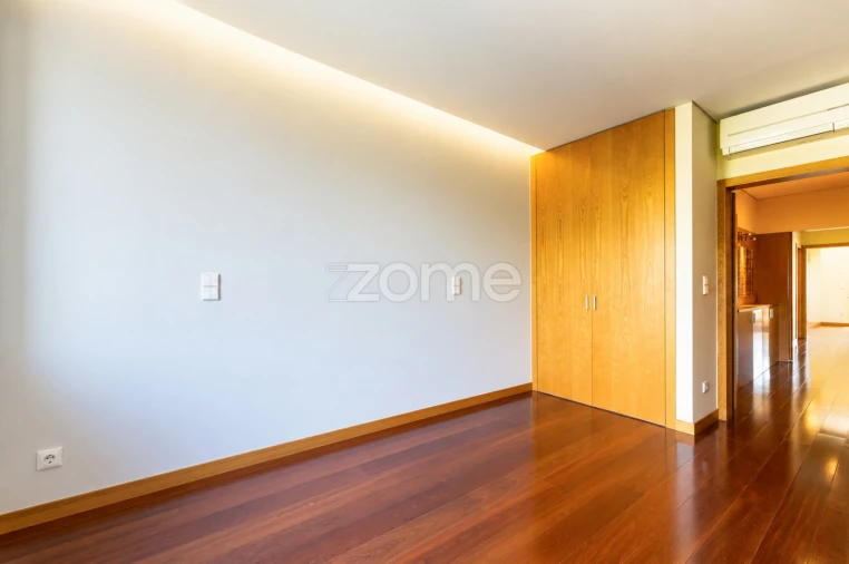 Apartamento T3 para Venda em Mafamude e Vilar do Paraíso Foto 15
