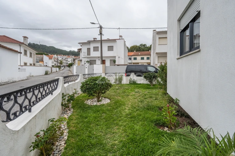 Moradia T3 para Venda em Darque Foto 22
