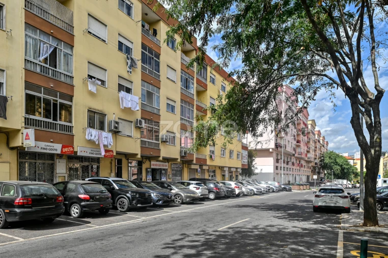 Apartamento T2 para Venda em Rio de Mouro Foto 2
