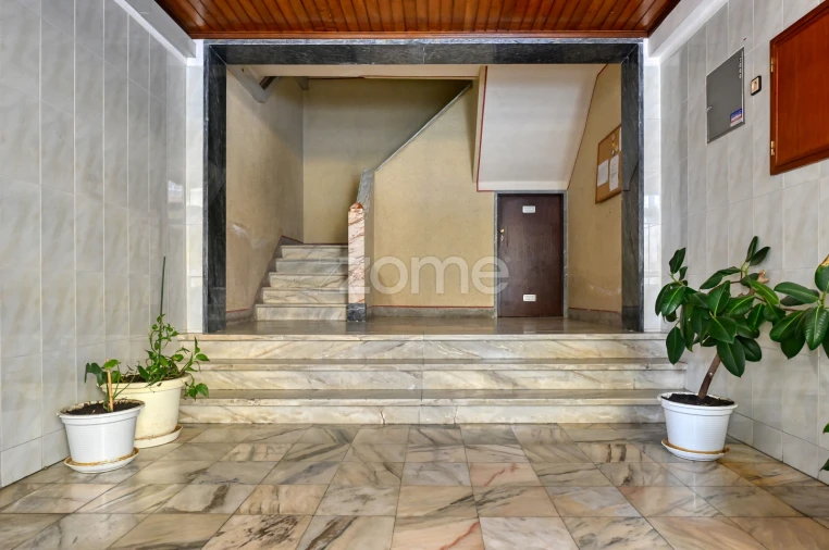 Apartamento T2 para Venda em Rio de Mouro Foto 4