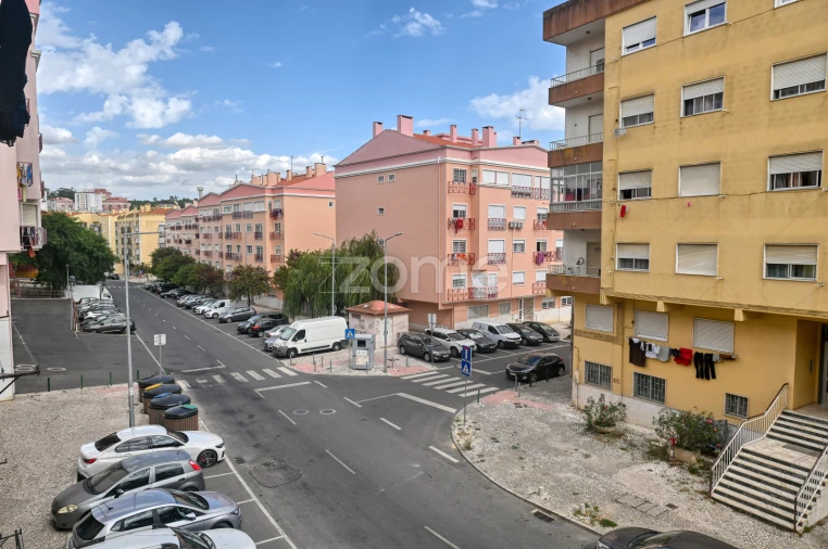 Apartamento T2 para Venda em Rio de Mouro Foto 7