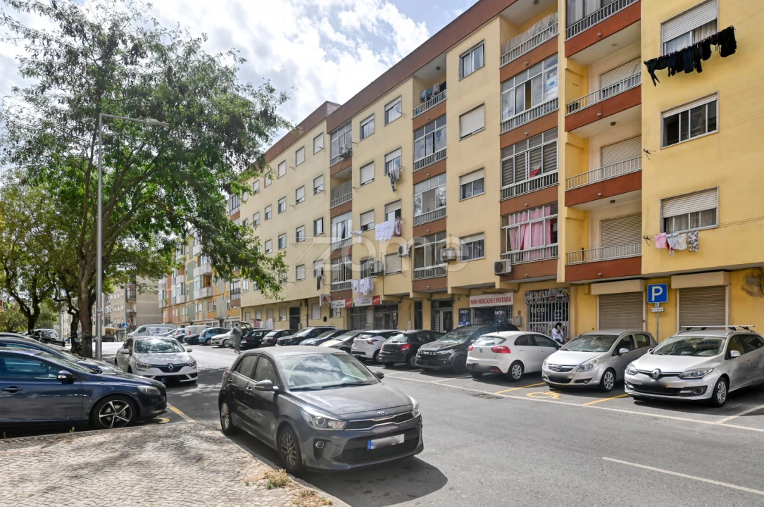 Apartamento T2 para Venda em Rio de Mouro Foto 3