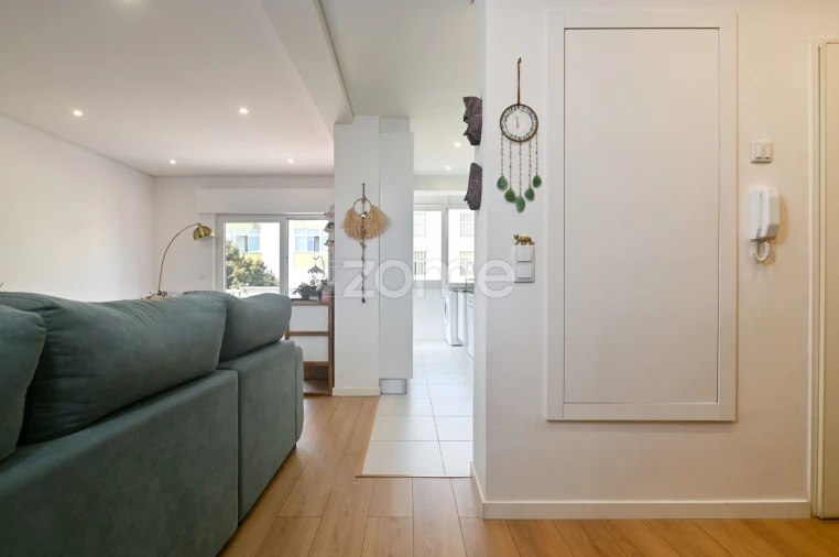 Apartamento T2 para Venda em Porto Salvo Foto 14