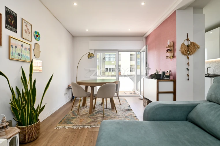 Apartamento T2 para Venda em Porto Salvo Foto 18