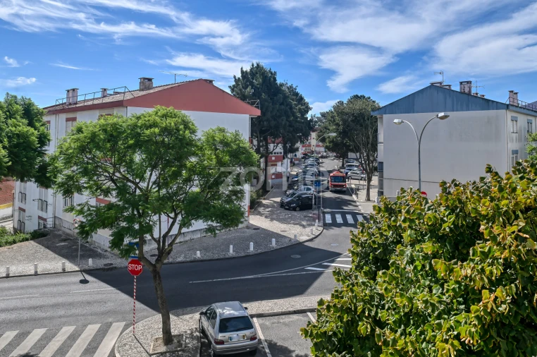 Apartamento T2 para Venda em Porto Salvo Foto 6