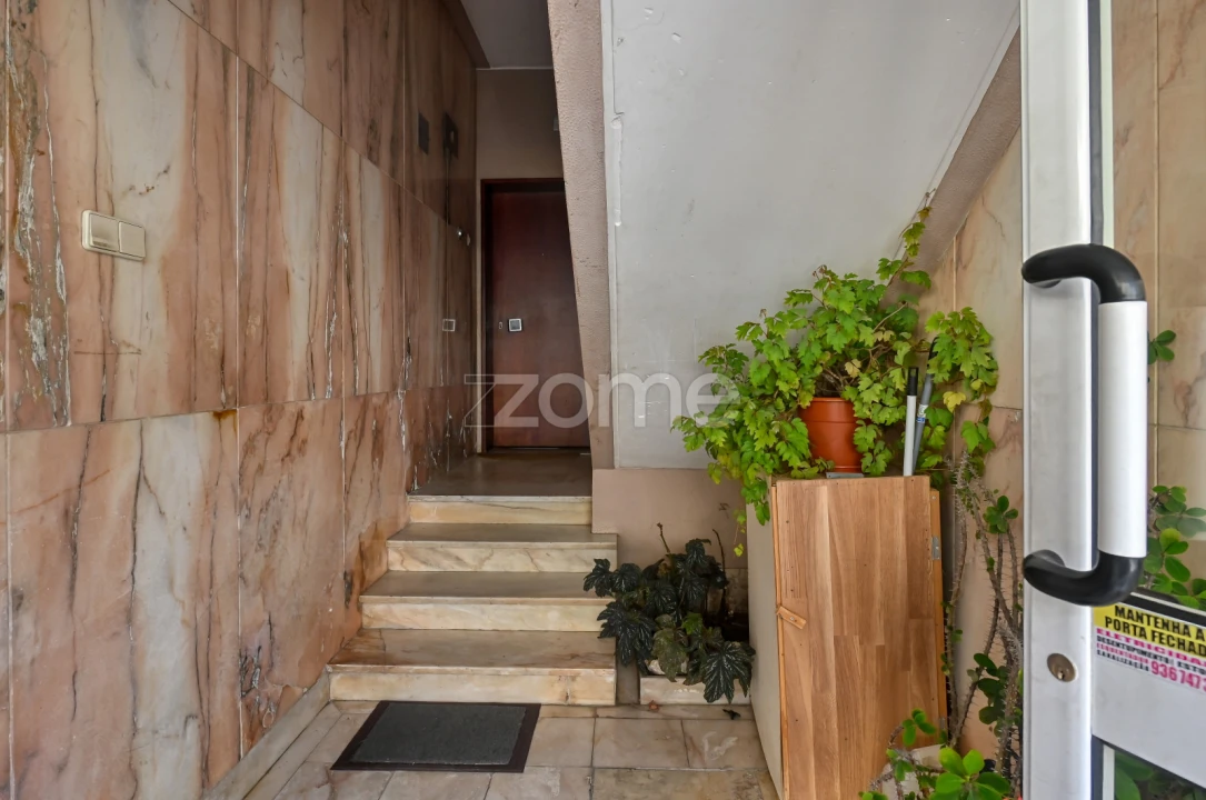 Apartamento T2 para Venda em Porto Salvo Foto 4