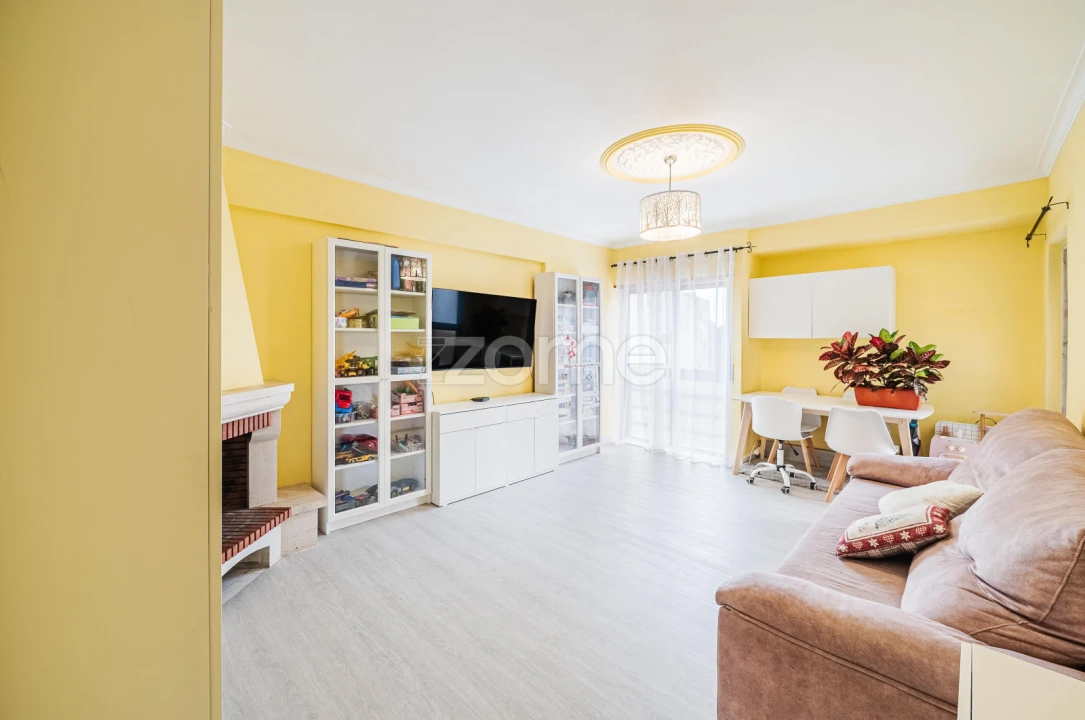 Apartamento T2 para Venda em Rio de Mouro Foto 5