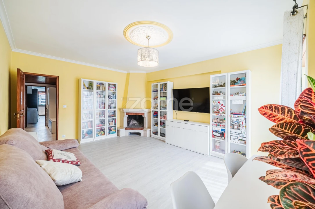 Apartamento T2 para Venda em Rio de Mouro Foto 1