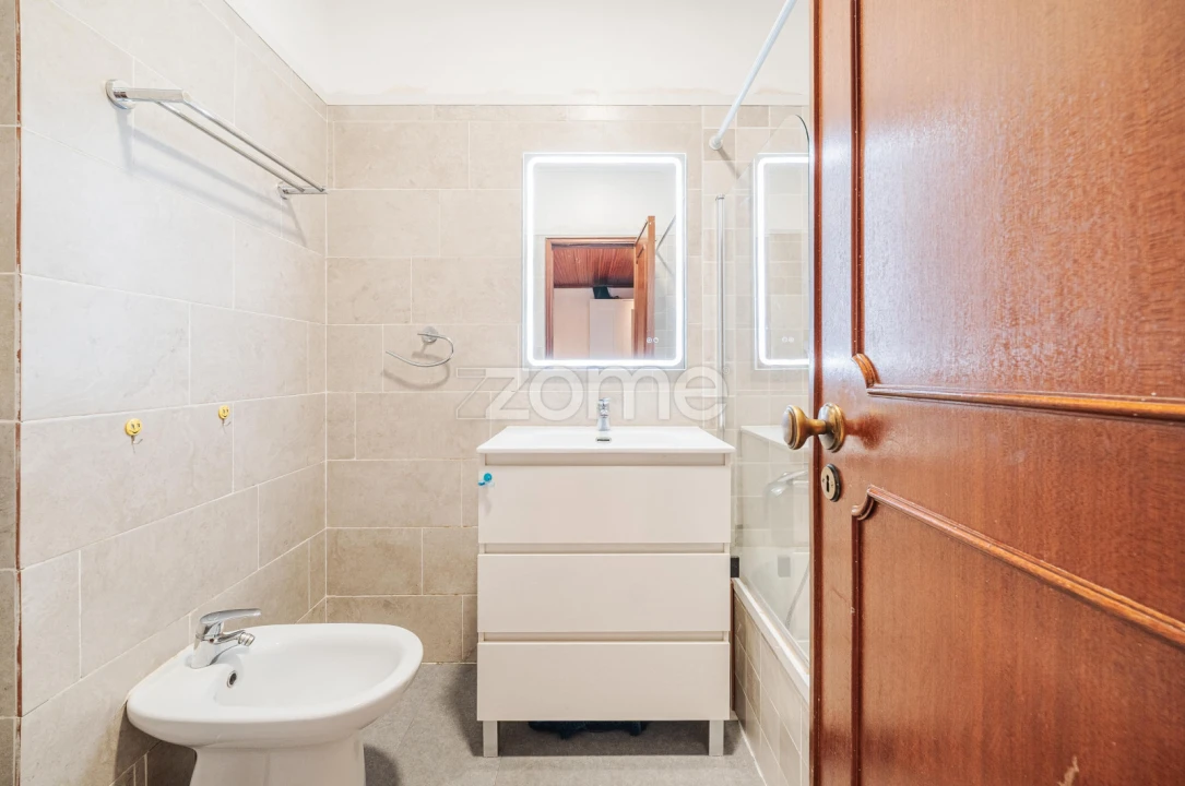 Apartamento T2 para Venda em Rio de Mouro Foto 12