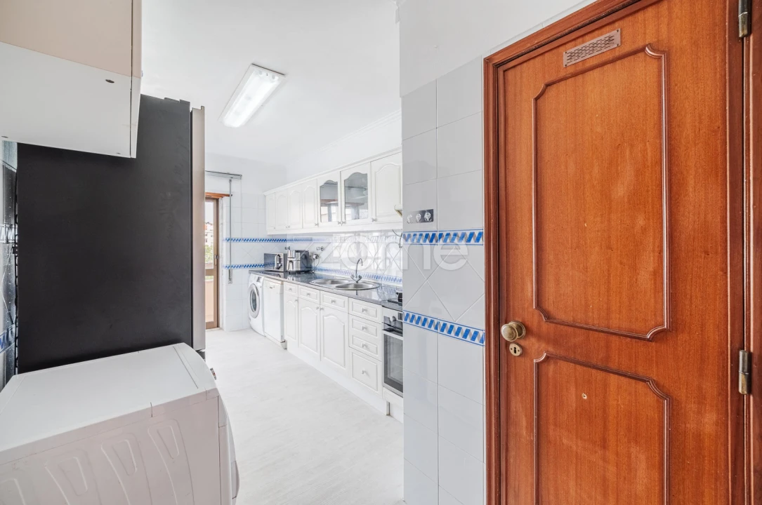 Apartamento T2 para Venda em Rio de Mouro Foto 17