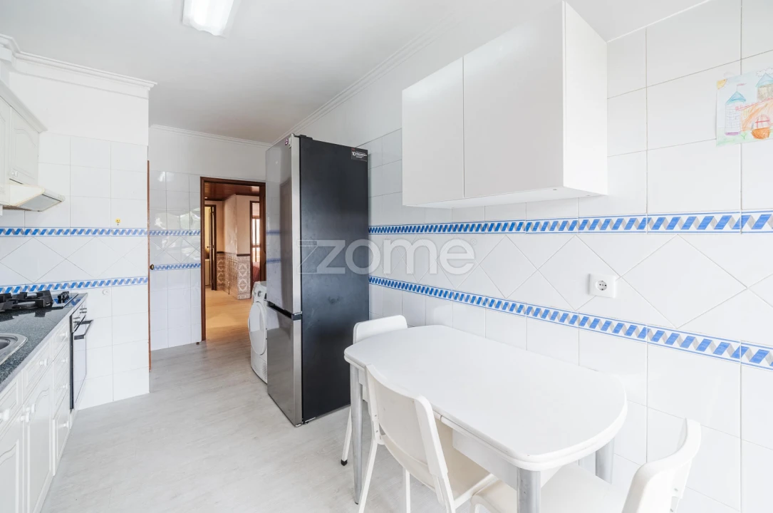 Apartamento T2 para Venda em Rio de Mouro Foto 18