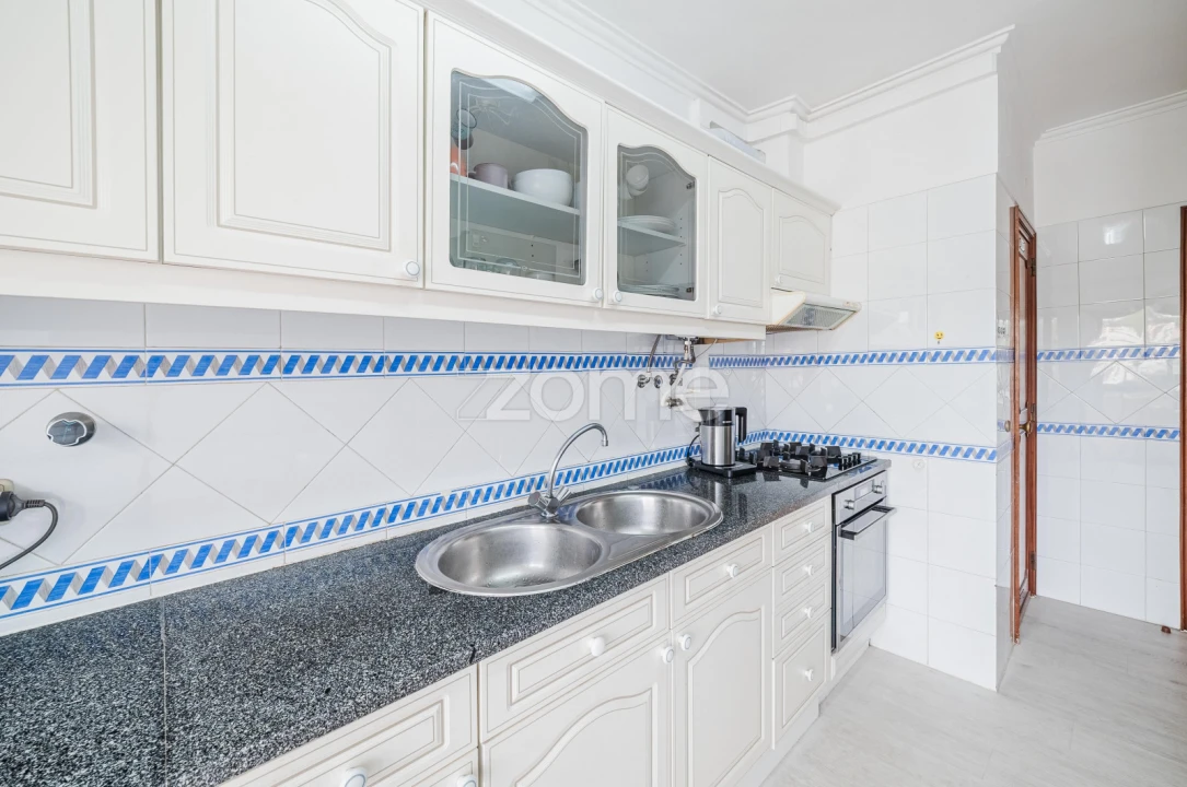 Apartamento T2 para Venda em Rio de Mouro Foto 19