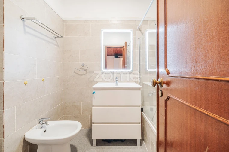 Apartamento T2 para Venda em Rio de Mouro Foto 12