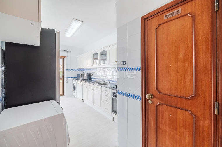 Apartamento T2 para Venda em Rio de Mouro Foto 17