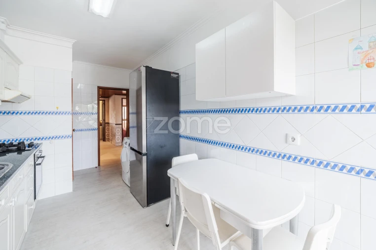 Apartamento T2 para Venda em Rio de Mouro Foto 18