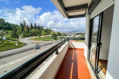 Apartamento T3 para Arrendamento em Santa Clara e Castelo Viegas