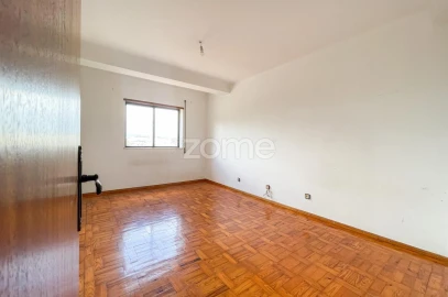 Apartamento T3 para Arrendamento em Santa Clara e Castelo Viegas