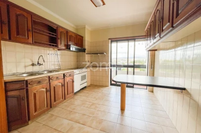Apartamento T3 para Arrendamento em Santa Clara e Castelo Viegas