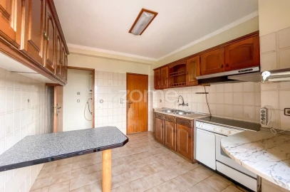 Apartamento T3 para Arrendamento em Santa Clara e Castelo Viegas