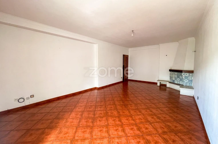 Apartamento T3 para Arrendamento em Santa Clara e Castelo Viegas Foto 2