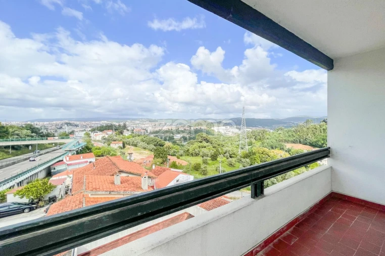 Apartamento T3 para Arrendamento em Santa Clara e Castelo Viegas Foto 12