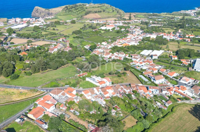 Moradia T1 para Venda em Capelas Foto 14