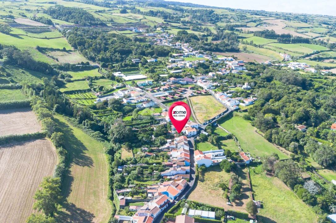 Moradia T1 para Venda em Capelas Foto 8