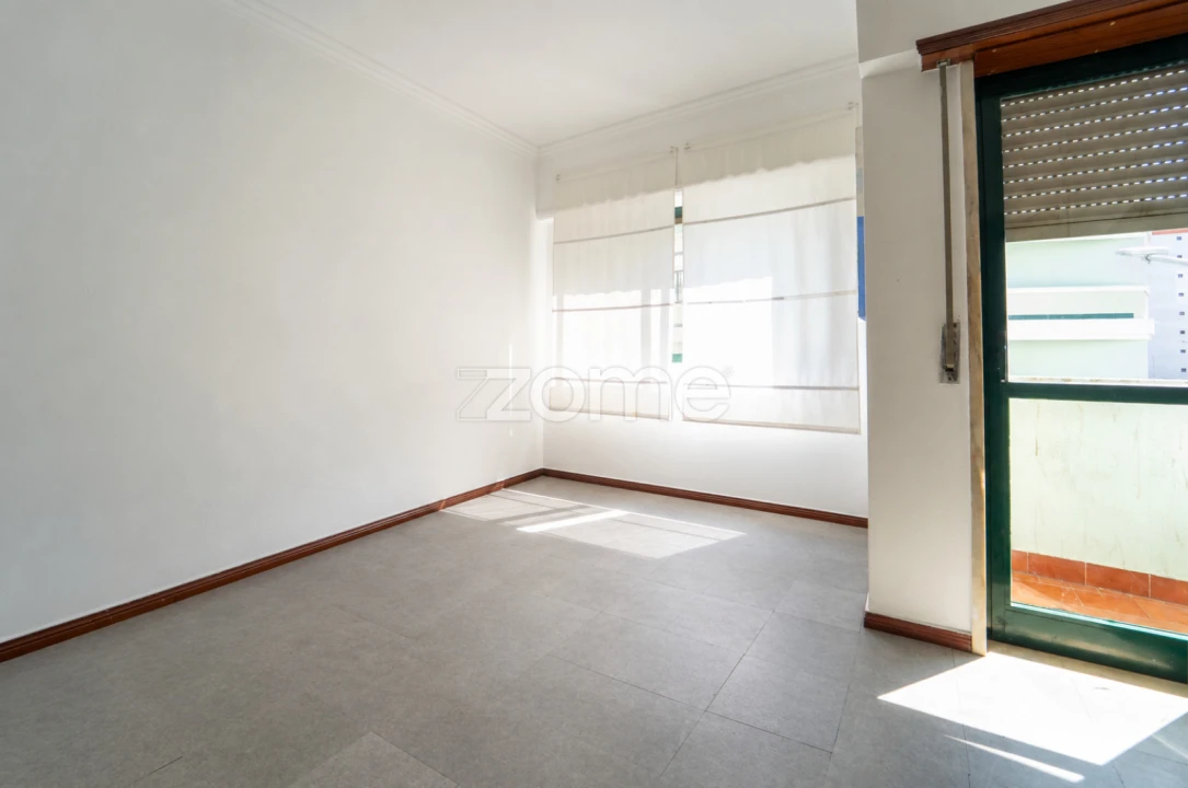 Apartamento T2 para Venda em Algueirão-Mem Martins Foto 14