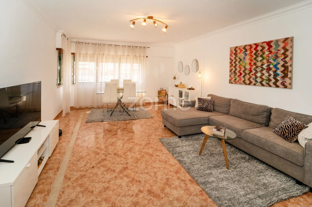 Apartamento T2 para Venda em Algueirão-Mem Martins Foto 2