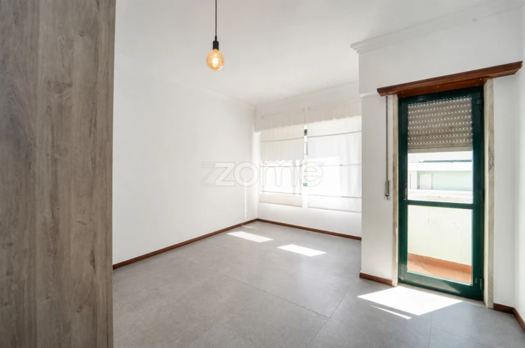 Apartamento T2 para Venda em Algueirão-Mem Martins Foto 13