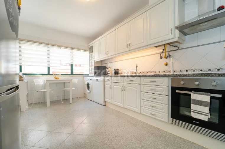 Apartamento T2 para Venda em Algueirão-Mem Martins Foto 17