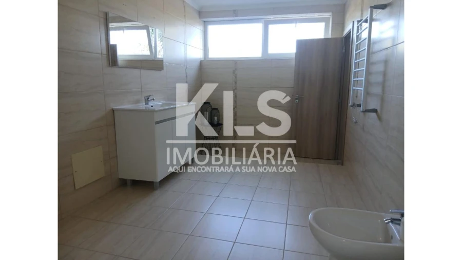 Moradia T4 para Venda em Tavarede Foto 23