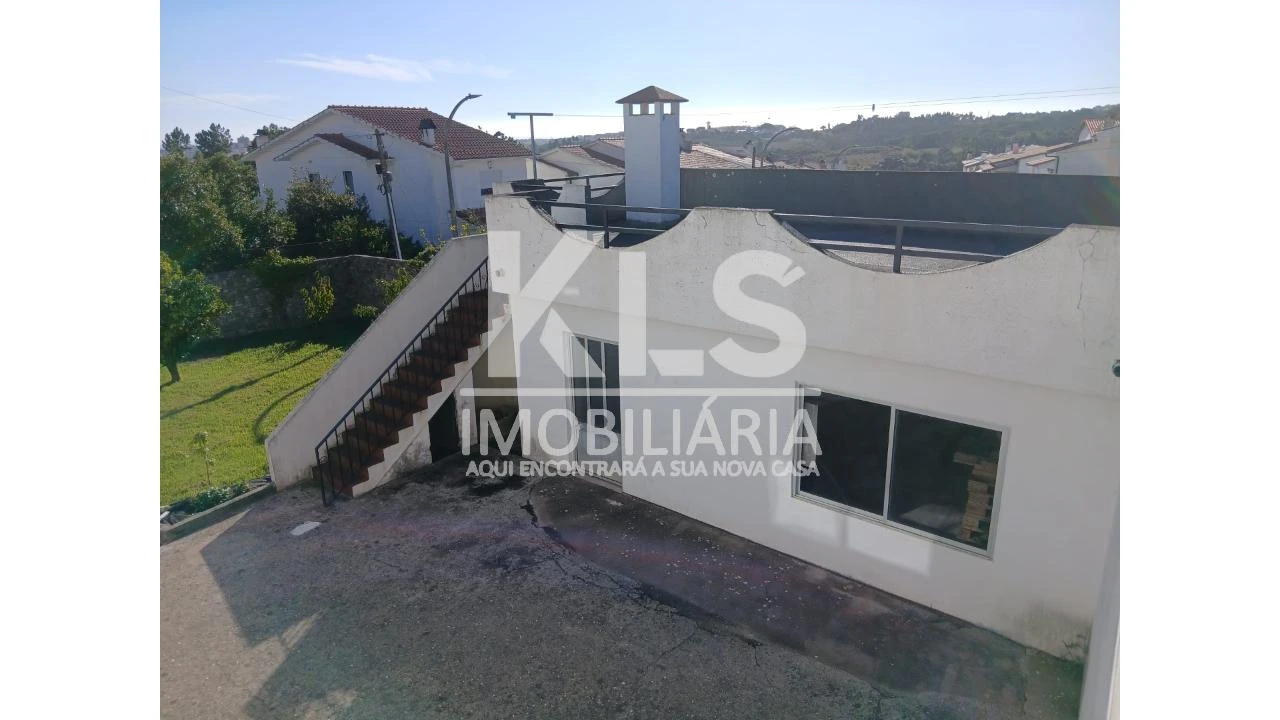 Moradia T4 para Venda em Tavarede Foto 24