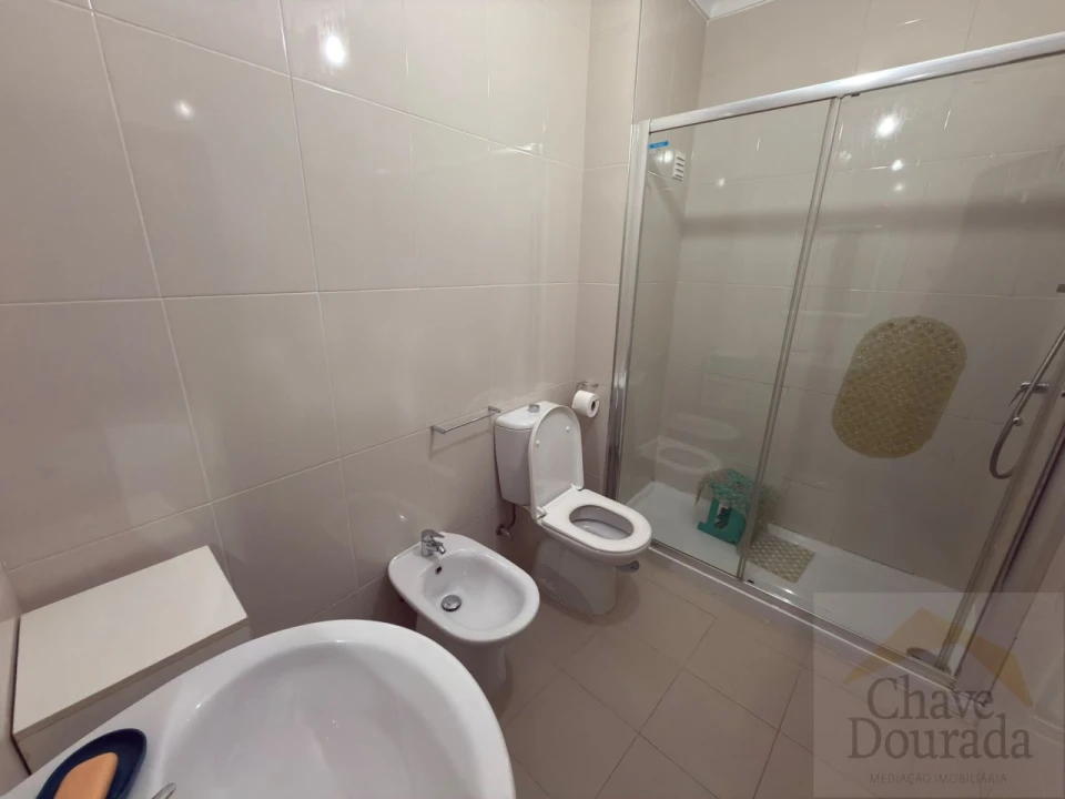 Apartamento T2 para Arrendamento em Sé Nova, Santa Cruz, Almedina e São Bartolomeu Foto 9
