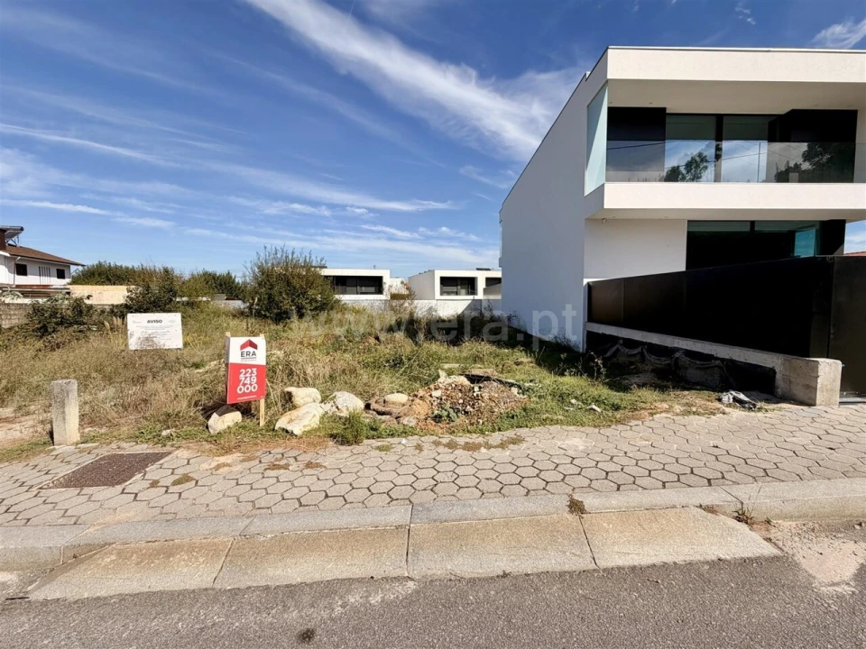 Terreno para Venda em Avintes Foto 1