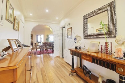 Apartamento T3 para Venda em Massamá e Monte Abraão