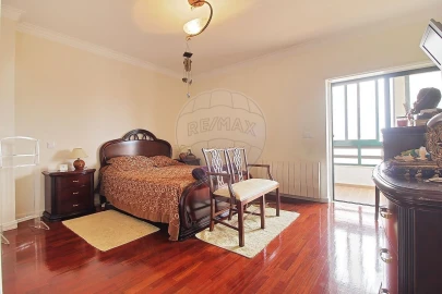 Apartamento T3 para Venda em Massamá e Monte Abraão