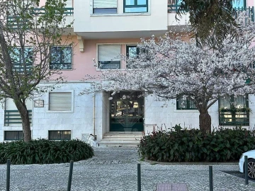 Apartamento T3 para Venda em Massamá e Monte Abraão