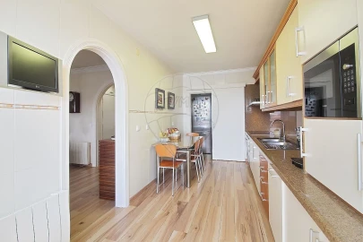Apartamento T3 para Venda em Massamá e Monte Abraão