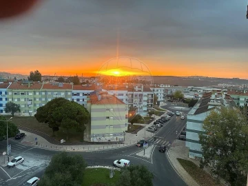 Apartamento T3 para Venda em Massamá e Monte Abraão