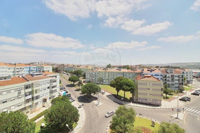 Apartamento T3 para Venda em Massamá e Monte Abraão