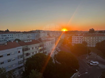Apartamento T3 para Venda em Massamá e Monte Abraão