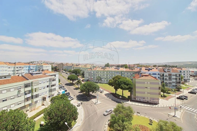 Apartamento T3 para Venda em Massamá e Monte Abraão Foto 9
