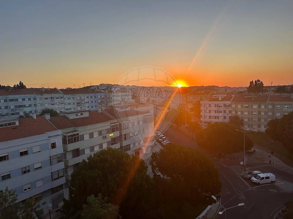 Apartamento T3 para Venda em Massamá e Monte Abraão Foto 30